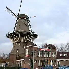 Le moulin de Gooyer et la brasserie 't IJ à Amsterdam.