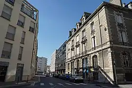 avec la rue des Marmouzets.