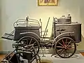 Un dog-car de Dion de 1885 (musée de Compiègne).