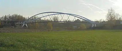 Passerelle piétonne à l'emplacement de l'ancien pont sur l'Escaut.