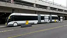  Trambus à l’aéroport de Zaventem avec ses 2 accordéon