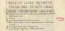 Texte en latin composé de grandes majuscules de couleur et d'un texte à l'encre noire.