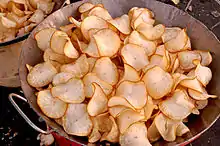 Chips de manioc frits