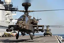 WAH-64D Apache sur le HMS Illustrious