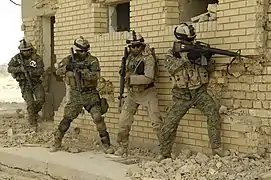 Soldats de l'armée irakienne s'entraînant au combat urbain, 2009