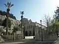 Entrée vers l'église maronite de Notre-Dame-de-la-Colline