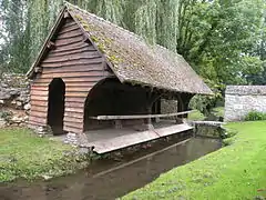 Le lavoir couvert.