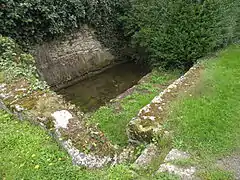 Lavoir abandonné.