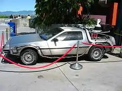 La DeLorean, machine à voyager dans le temps dans la trilogie Retour vers le futur.
