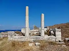 Ruines du temple d'Héra (fi) à Délos.