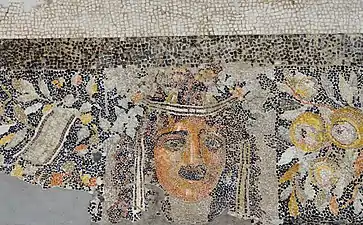 Mosaïque représentant un masque tragique.