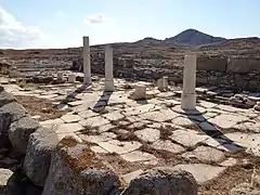 Ruines de l’oikos des Naxiens dans le sanctuaire de Délos, VIe siècle av. J.-C.