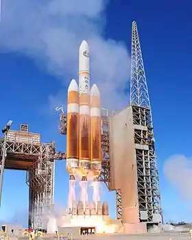 Lancement d'une Delta IV Heavy en 2013 depuis la Vandenberg Air Force Base.