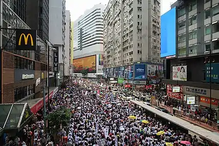 La manifestation du 9 juin sur la rue Yee-Wo à Baie-Causeway