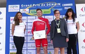 Florian Sénéchal et son prix du dossard vert.