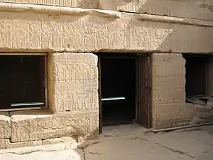 Entrée de la chapelle du zodiaque (groupe de l'est).