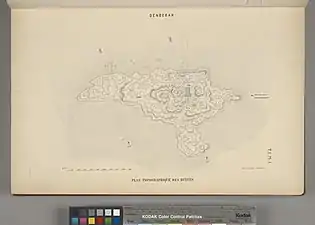 Les trois enceintes. Plan du site (avec orientations : Nord vrai et Nord des textes hiéroglyphiques (Mariette 1870).