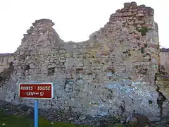 Ruines de l'ancienne église.