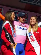 Denis Menchov avec le maillot rose lors du Giro 2009.