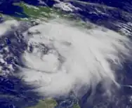 Dennis au stade tempête tropicale à T4,0