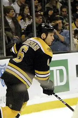 Description de l'image DennisWideman BostonBruins.jpg.