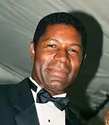 Dennis Haysbert interprète Dieu, père de Lucifer et Amenadiel, et de tous les anges