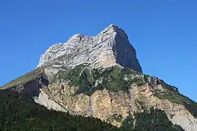 Vue de la dent de Crolles depuis la montée vers le col du Coq, au sud.