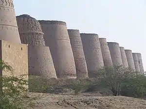 Le fort de Derawar dans le désert en mai 2005.
