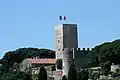 La tour, la chapelle et la place.