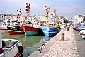 Des fileyeurs amarrés dans le bassin d'échouage du port de La Rochelle, juin 1986.