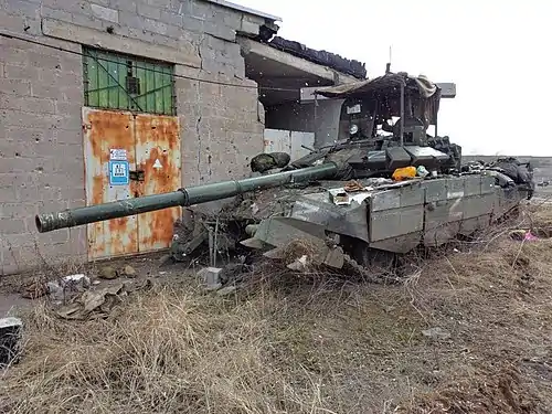 Char russe endommagé par les troupes ukrainiennes à Marioupol, le 7 mars.