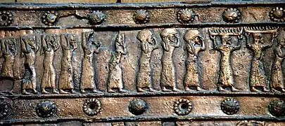 Porteurs de tribut représentés sur les portes de Balawat.