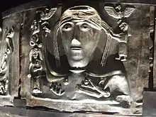 Représentation en buste de la Déesse-Mère sur le pourtour du chaudron de Gundestrüp.