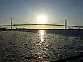 Le pont et la rivière Détroit embaclée de glace