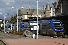 Deux autorails en gare.