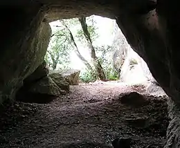 Intérieur de la grotte des Deux Ouvertures.