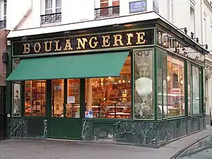 Devanture en verre églomisé d'une boutique du boulanger, classée monument historique.