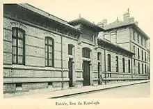 Photographie de la façade principale du lycée Molière, à la fin du XIXe siècle.