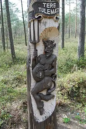 Sculpture sur le chemin du cratère d'Ilumetsä