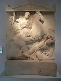 Cavalier terrassant un barbare groupe sculptural de la tombe de Dexileos, musée de Keramios, Athènes.