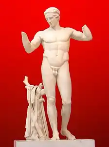 Le Diadumène (l'athlète victorieux), H. 186 cm. Bronze original v. 420 av.n.è., copie en marbre vers 100 av.n.è. Musée national archéologique d'Athènes.