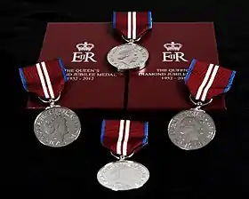 Bob Rae a reçu la Médaille du jubilé de diamant de la reine Élisabeth II