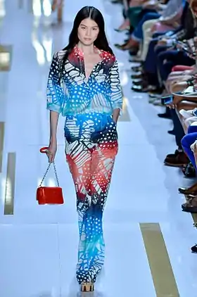 Sui He défilant pour la collection printemps-été 2014 de Diane von Fürstenberg.