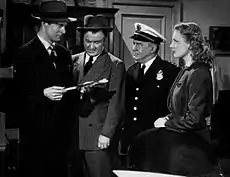 Morgan Conway, Lyle Latell, Joseph Crehan et Anne Jeffreys (de g. à d.)