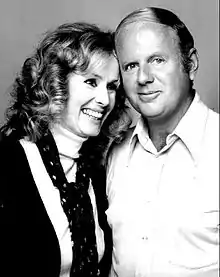 Dick Van Patten et Diana Hyland dans Huit, ça suffit ! en 1977