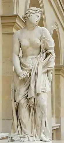 Statue féminine en marbre.