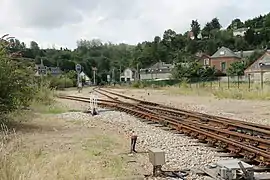 Sortie de la gare de Dieppe : séparation des lignes vers Rouxmesnil (à gauche) et Rouen (à droite).