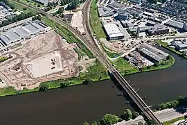 La connexion au niveau du sol et le pont à deux voies de Dieze au nord de la gare de 's-Hertogenbosch, situation avant 2011.