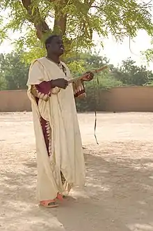 Un griot, dépositaire de la tradition orale en Afrique de l'Ouest, ici à Diffa, au Niger.