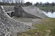 Déversoir et digue de Goule.